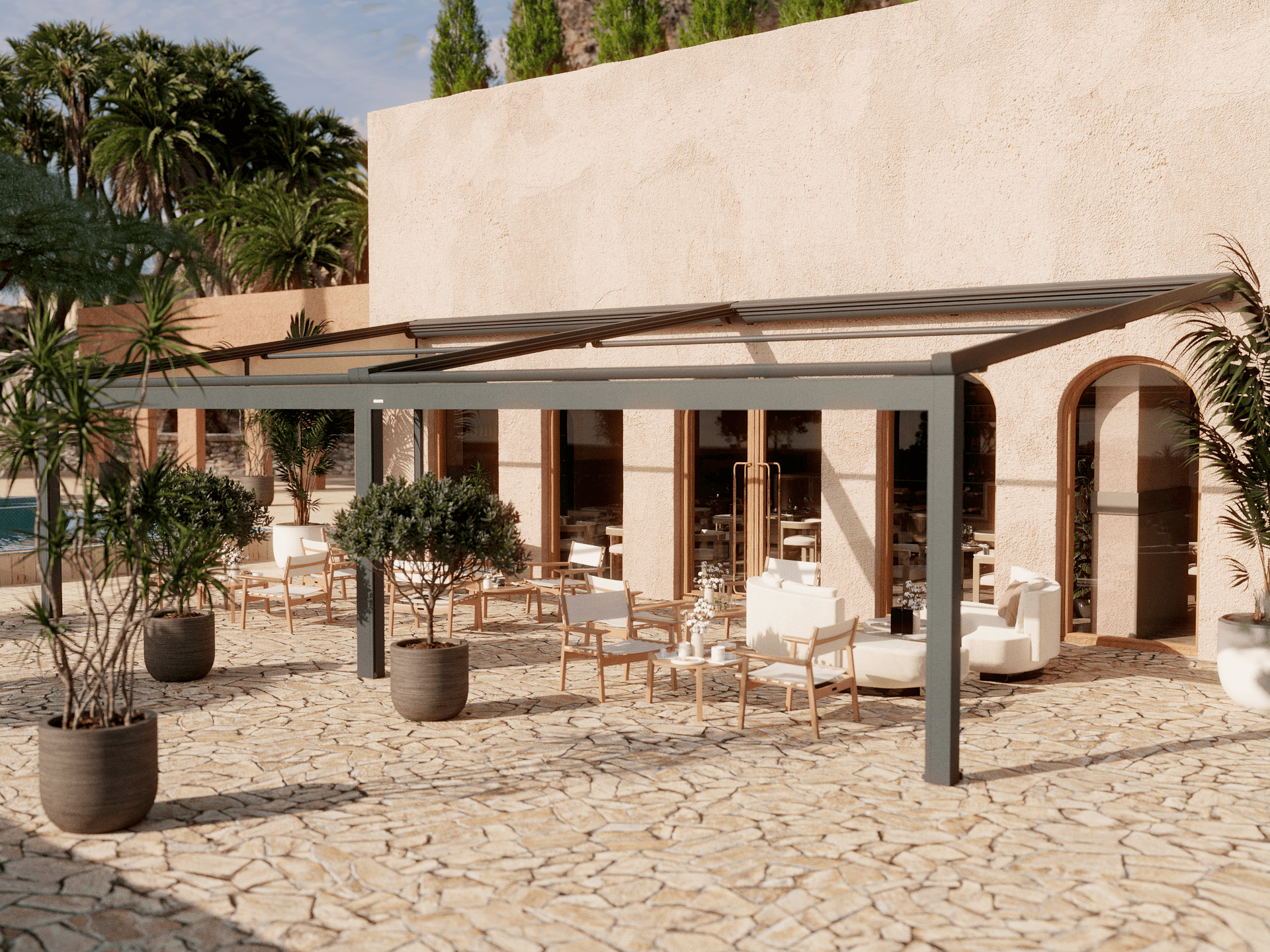 Aluminium B128 XL‑pergola met geopend oprolbaar doekdak boven een mediterrane lounge‑ en eethoek op een stenen terras